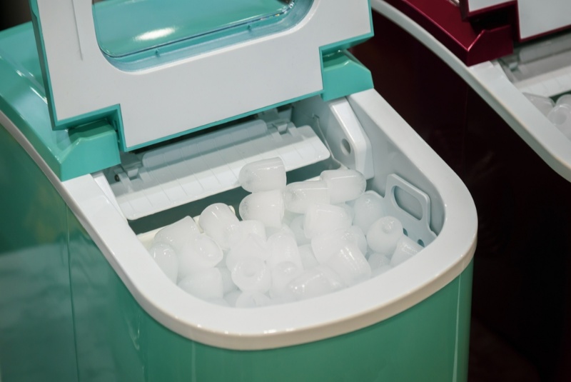 Portable Ice Makers That Keep the Drinks Flowing