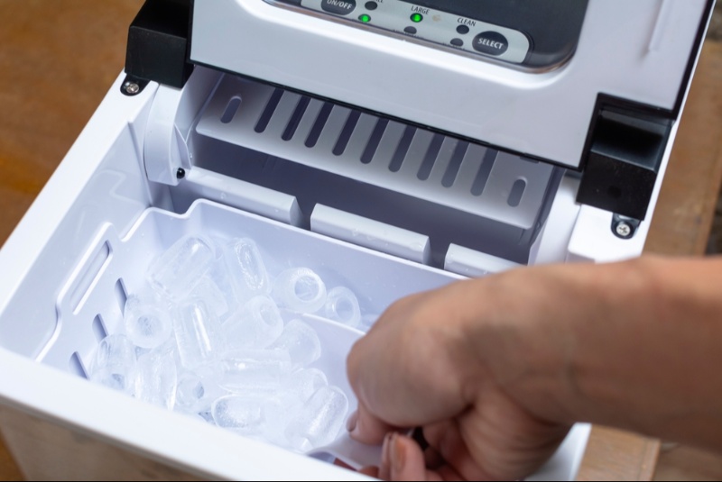 Portable Ice Makers to Keep Summer Cool